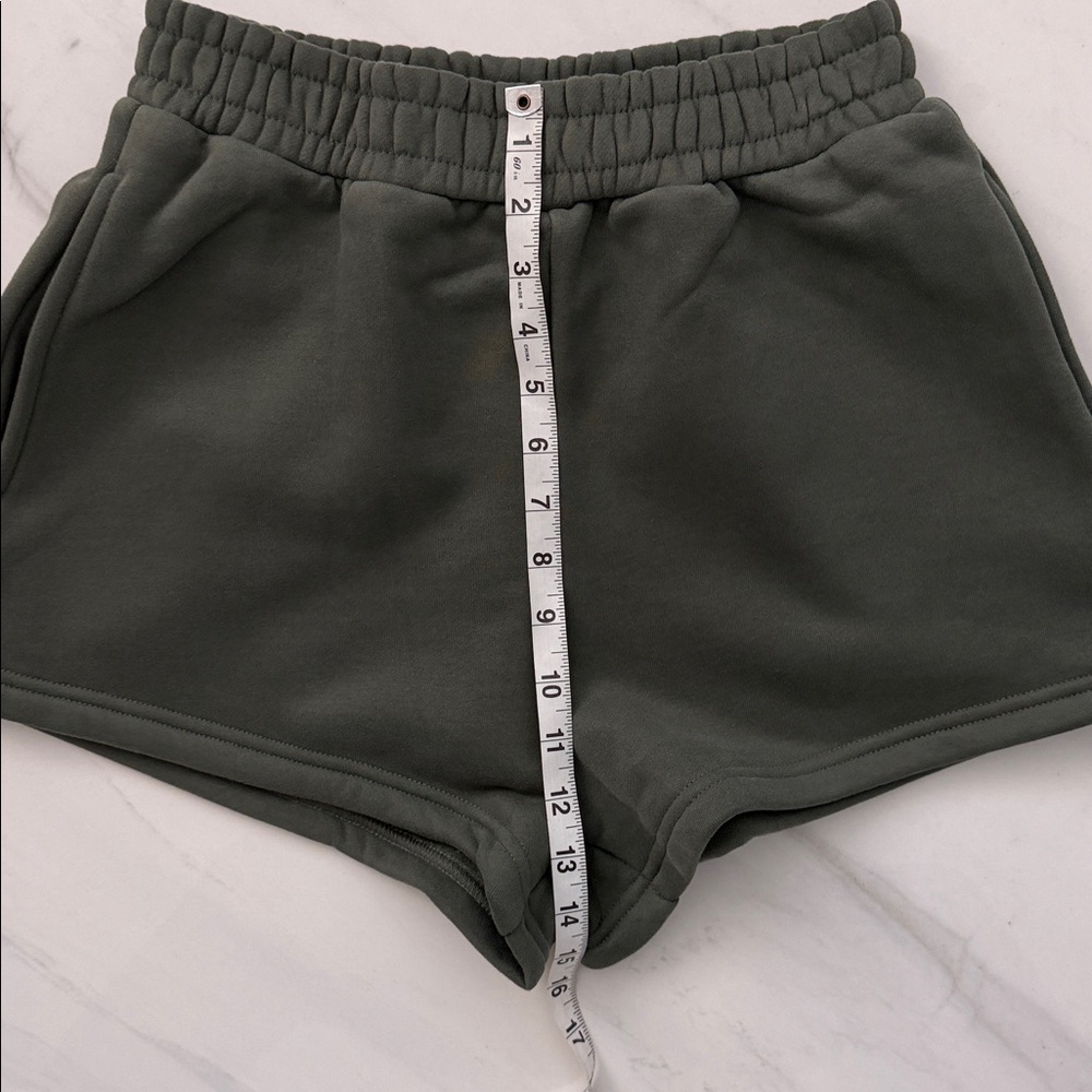 NEW Women’s PARKE 
Fleece Sweatshorts in Hunter Green 
Size XS - Picture 3 of 8